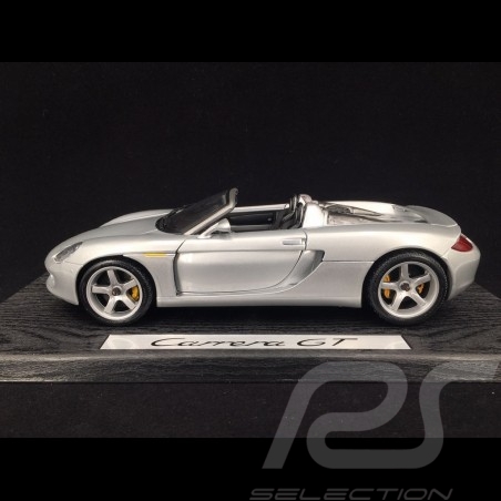 Porsche Carrera GT 2003 argent 1/18 Maisto WAP02102012