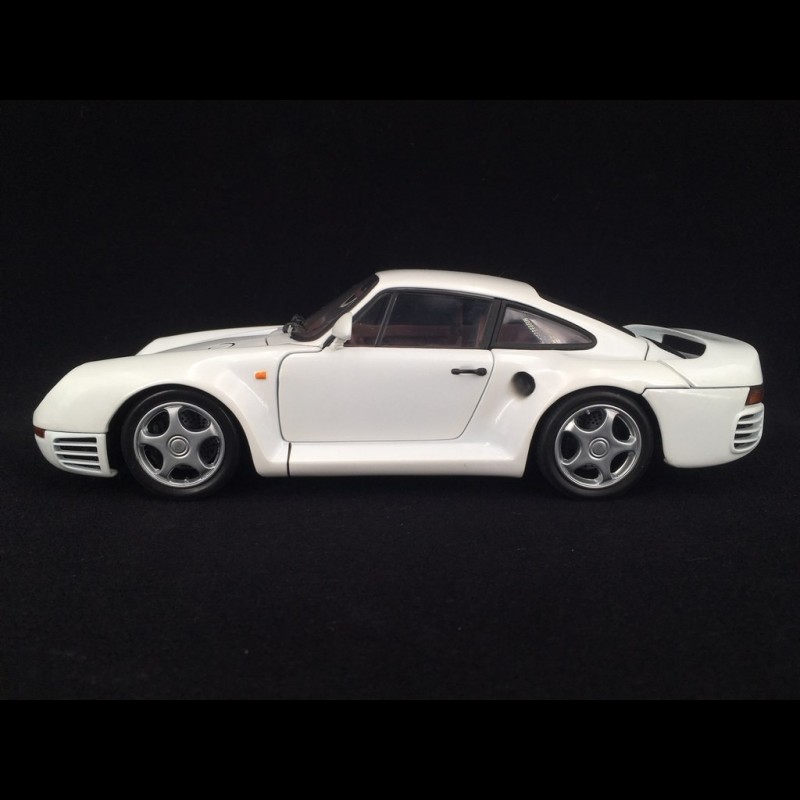 Porsche 959 1983 pearly white 1/18 Exoto Motorbox 46268