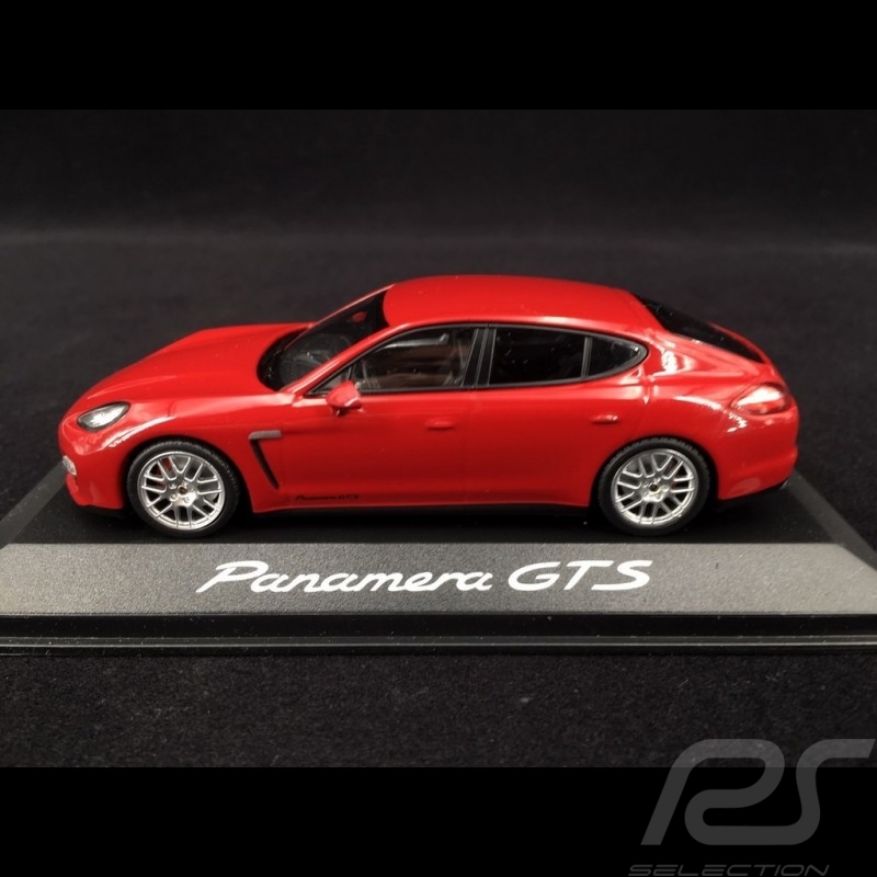Porsche Panamera GTS rouge  