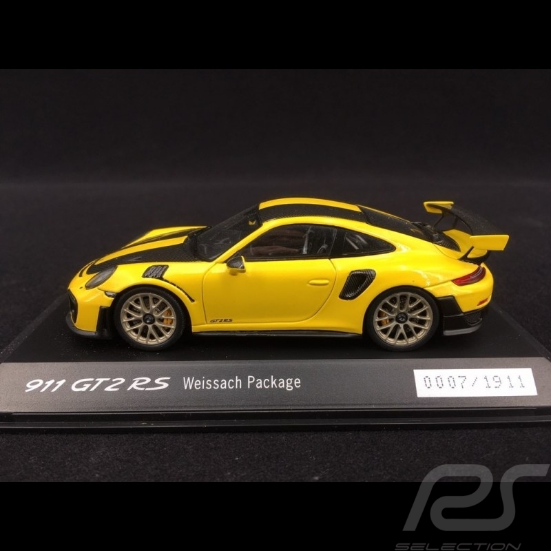 Porsche 911 GT2 RS type 991 Weissach Package jaune / noir n° 0007/1911 1/43 Spark WAP0201520J