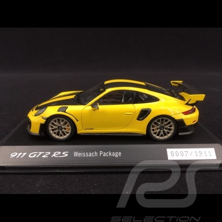 Porsche 911 GT2 RS type 991 Weissach Package yellow / black n° 0007/1911  1/43 Spark WAP0201520J