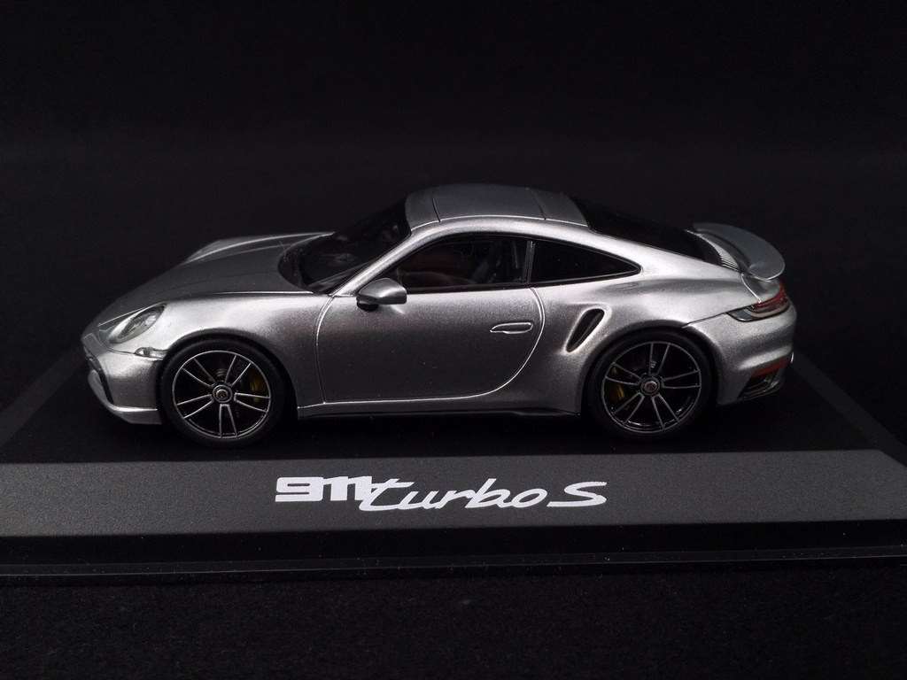 minichamps porsche 992