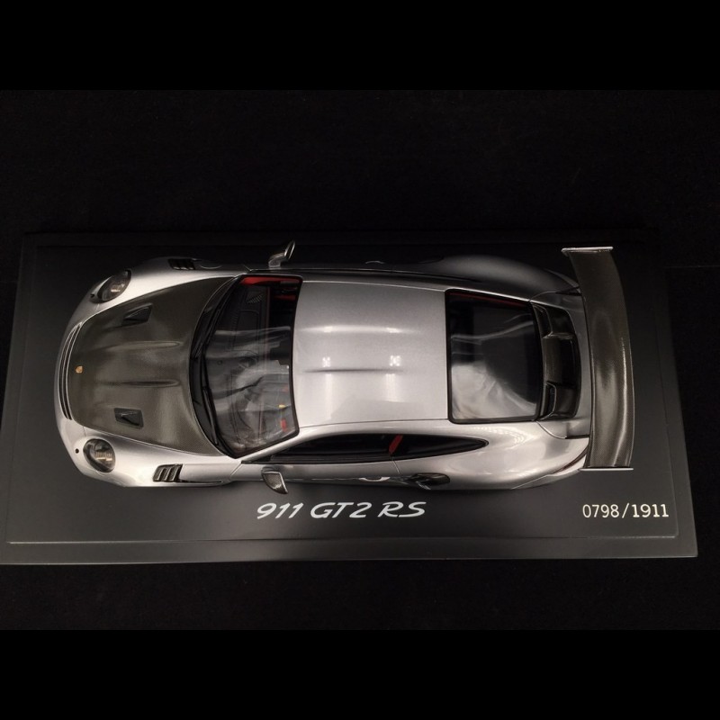 Porsche 911 GT2 RS type 991 silver / black 1/18 Spark WAP0211510J