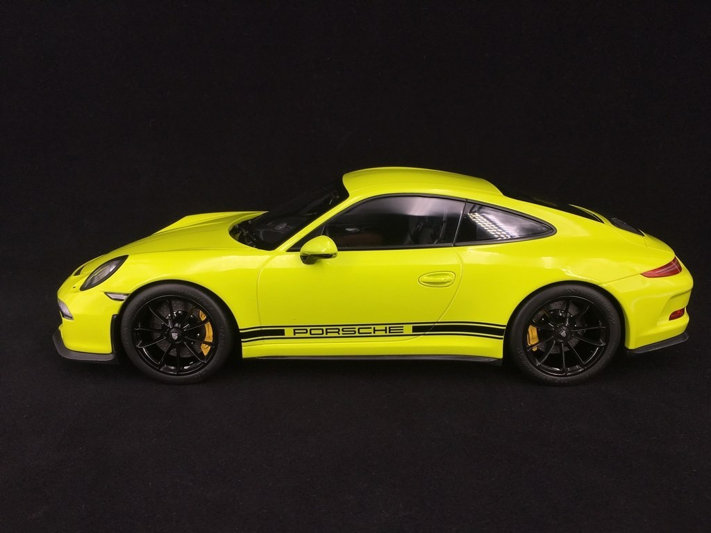 Porsche 911 R Type 991 2016 Light Green 1 12 Minichamps 125066326 Selection Rs