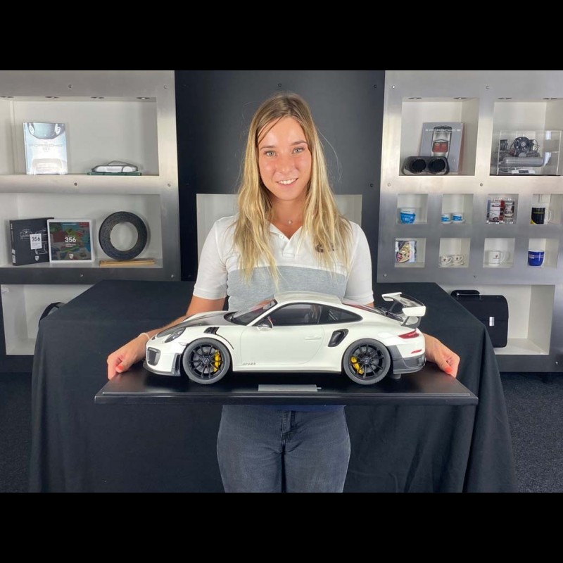 Porsche 911 GT2 RS type 991.2 2018 Miami Blue 1/8 Minichamps 800620002