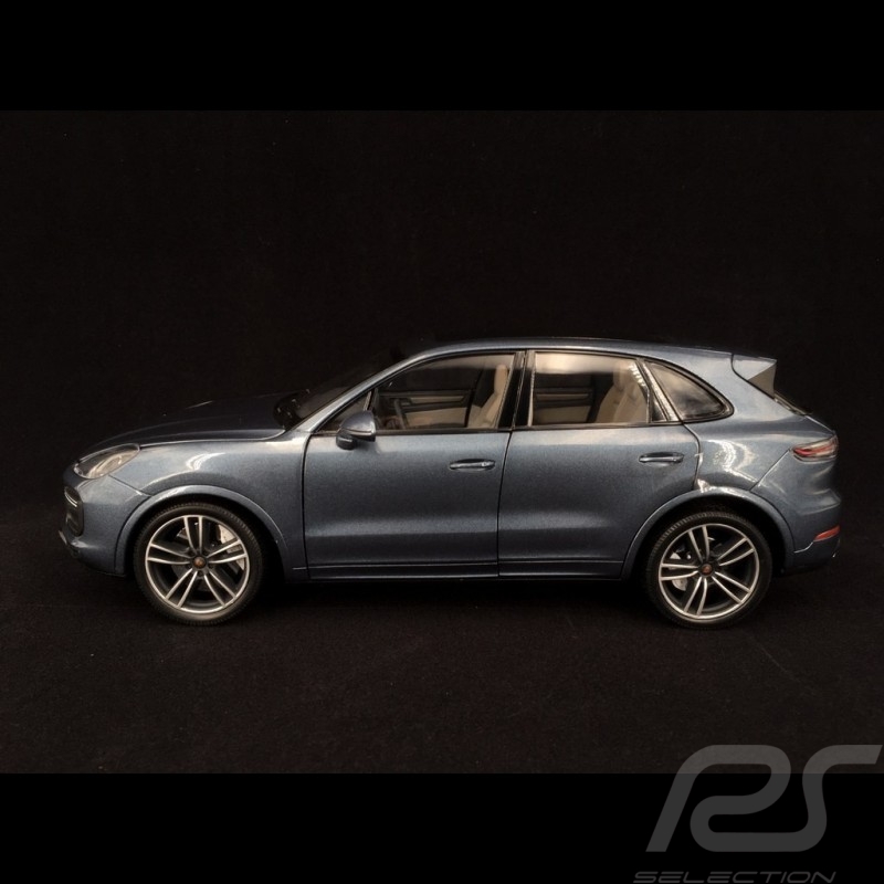 Porsche Cayenne Turbo S 2017 bleu métallisé 1/18 Minichamps 110066070