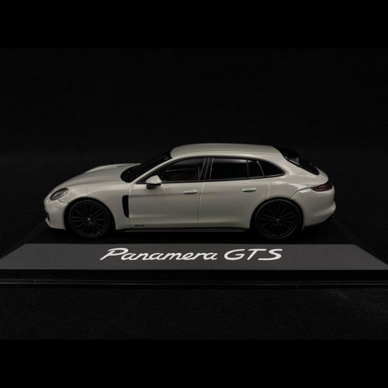 Porsche Panamera GTS Sport Turismo 2018 chalk grey 1/43 Minichamps