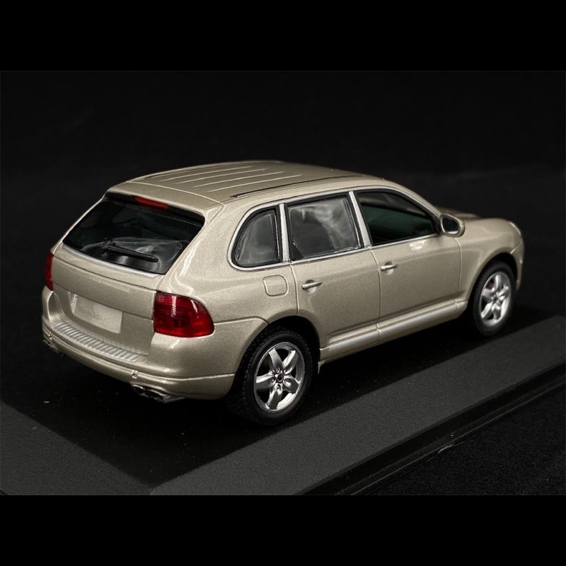 Miniature Minichamps Porsche Cayenne Turbo 2002 – échelle 1/43 – Couleur Champagne – Occasion Boîte