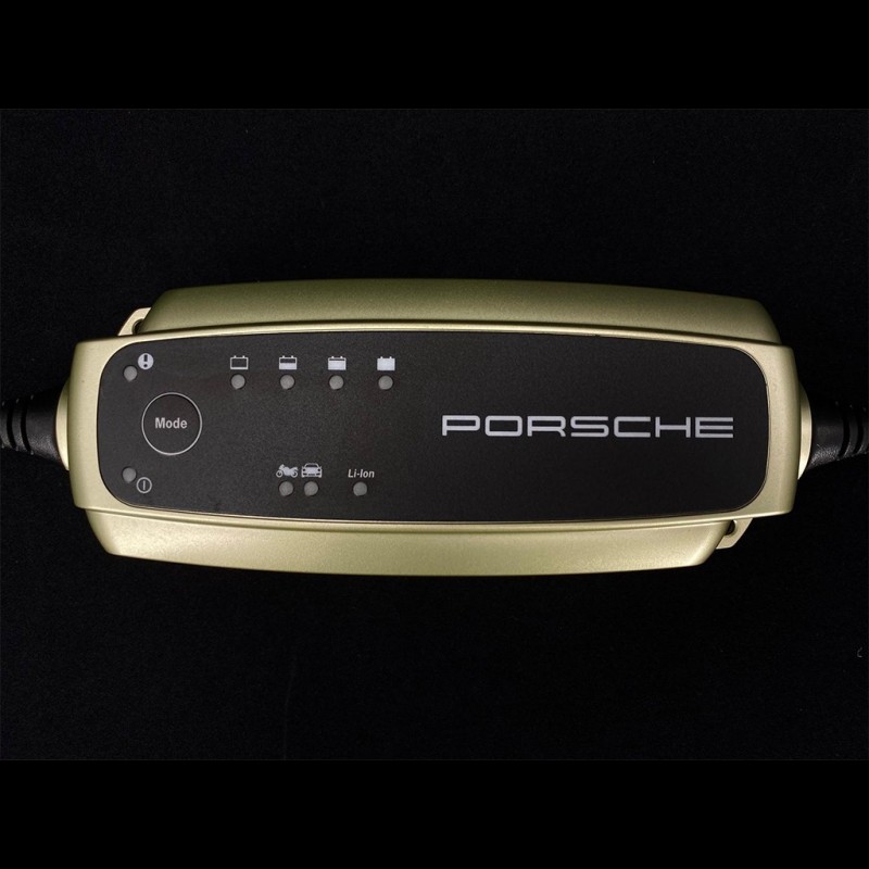 Porsche Batterieladegerät. Vollautomatisches Batterie-Erhaltungsladegerät