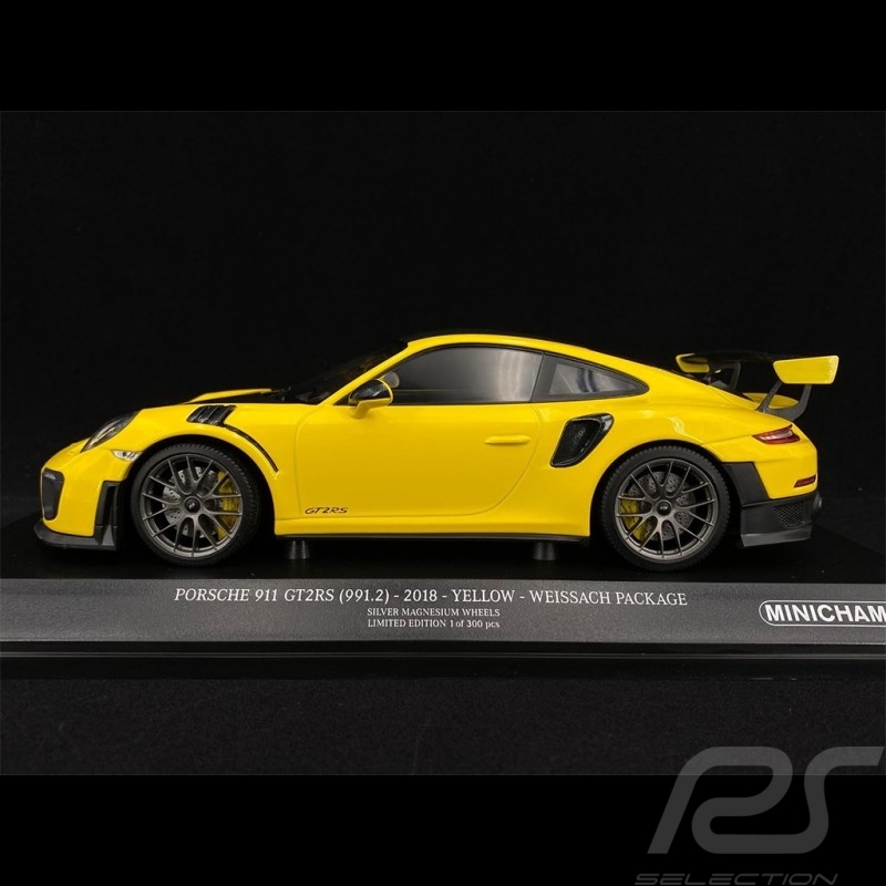 Porsche 911 GT2 RS Type 991 Weissach Package Racinggelb 1/18 Minichamps 153068306
