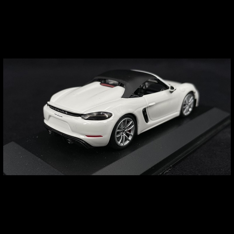 Porsche 718 Boxster Spyder 2019 white 1/43 Minichamps WAP0202100K