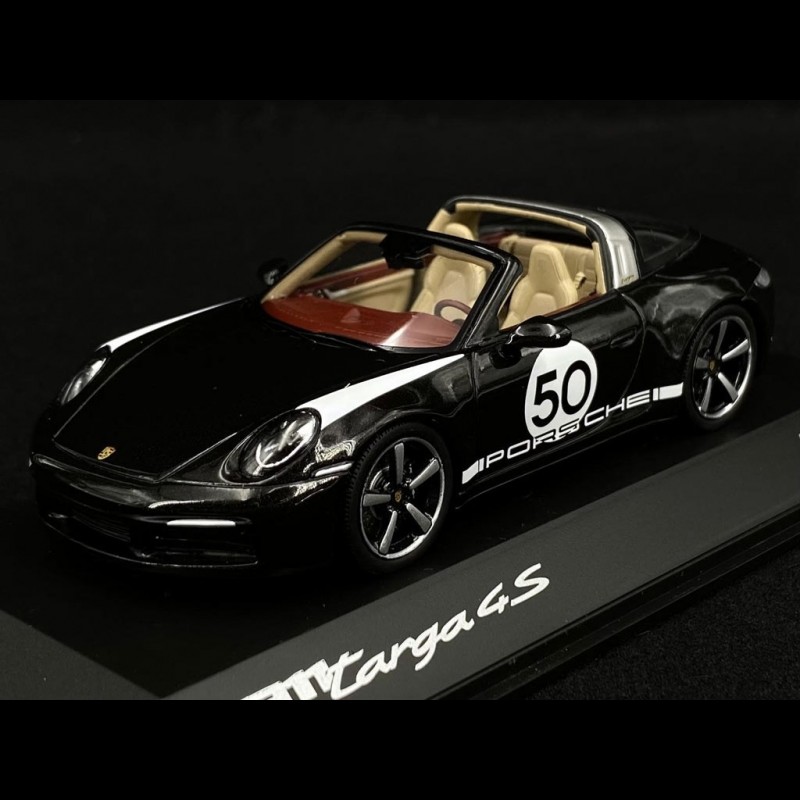 Porsche 911 Targa Heritage 4S Type 992 n° 50 Black Special Edition