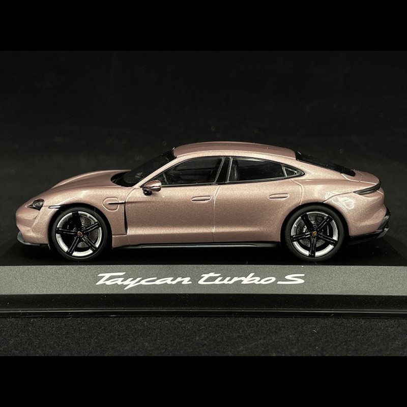 Porsche Taycan Turbo S 2020 Frozen Berry Metallic 1/43 Minichamps