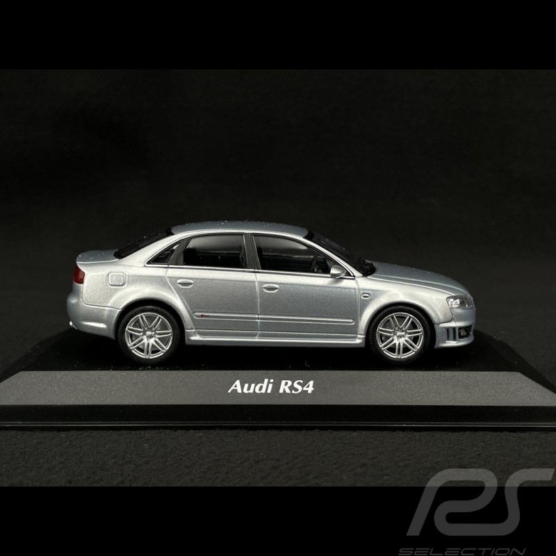 Audi RS4 2004 Silver Metallic 1/43 Minichamps 940014601