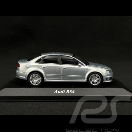 Audi RS4 2004 Gris Metálico...