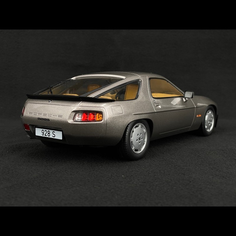 Porsche 928S 1980 Metallic Grey 1/18 ModelCar Group MCG18199
