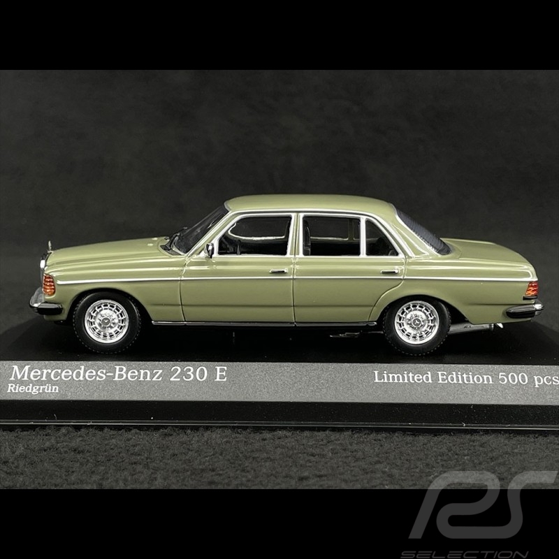 Mercedes-Benz 230E W123 Limousine 1982 Riedgrün 1/43 Minichamps 943032204