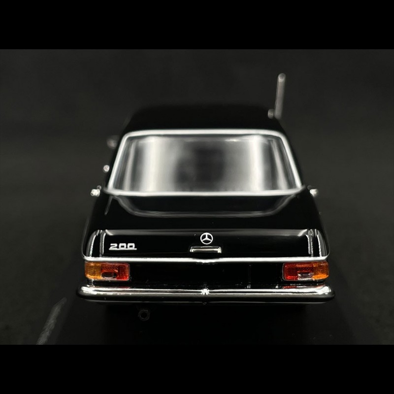 Mercedes-Benz 200/8 W115 1968 Black 1/43 Minichamps 943034004